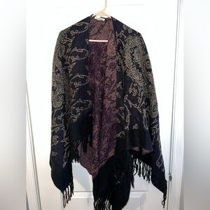 Cozy & warm black and purple boho paisley poncho 🖤💜